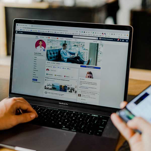 facebook-review person learning how to respond to negative reviews on facebook business page